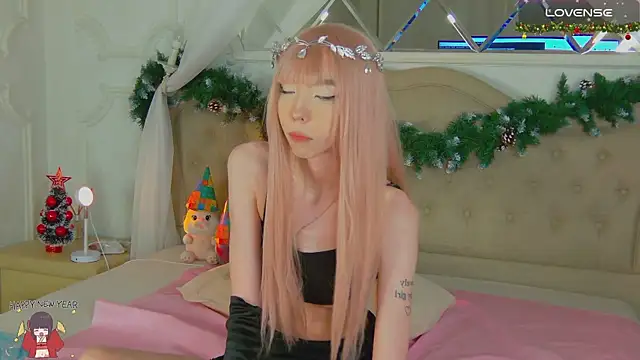 Evelyn Neal online show from December 20, 6:23 pm