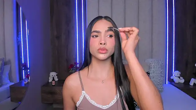 LucySalvatore  online show from March 11, 3:58 pm