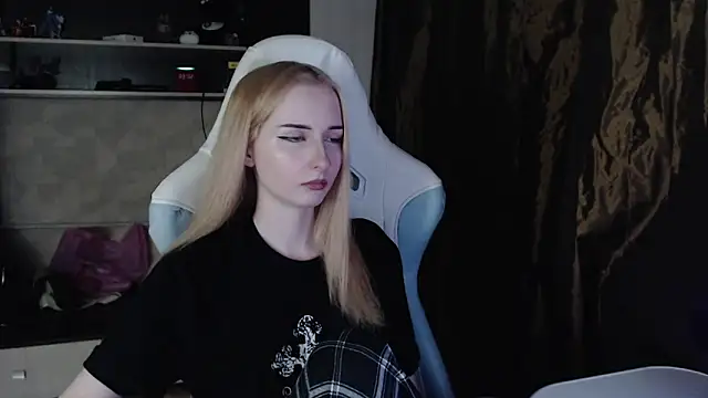 Cutti Crystal online show from March 20, 8:03 pm