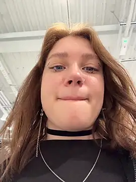 lucy-joy online show from June 3, 9:32 am