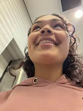 Camilla Miller01 online show from April 1, 4:15 pm