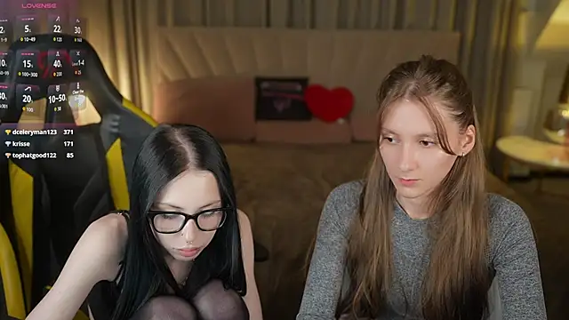 VivianSweet  online show from March 19, 6:23 pm