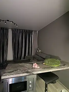 Elizebeth Parker online show from March 21, 11:10 pm