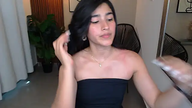 Lia Mar  online show from April 7, 6:10 pm