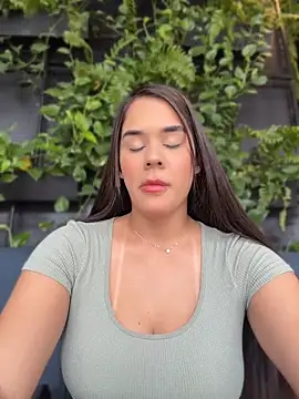 BellaLeclair online show from June 10, 5:33 pm
