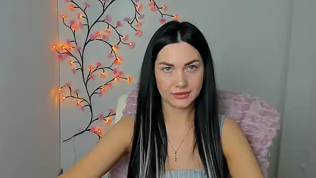 Lune Moon online show from April 10, 6:30 am