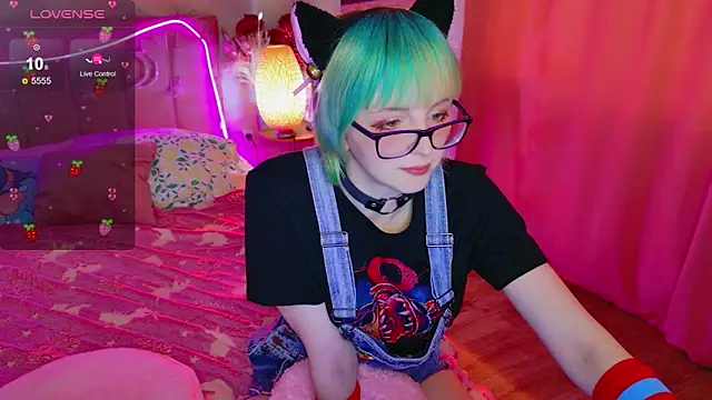 CoralineYoung online show from May 17, 10:36 am