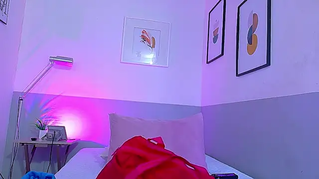 cutepetitee online show from June 29, 7:46 pm