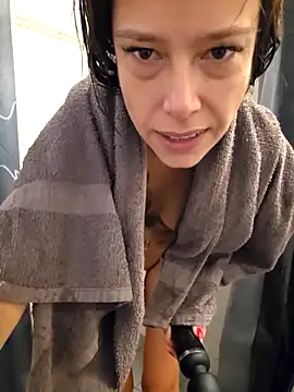 littleladyshelly online show from December 5, 8:14 am