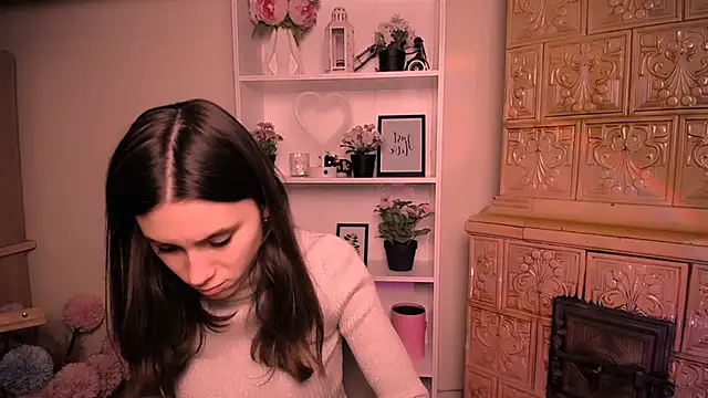 RosaRay  online show from April 7, 6:15 am