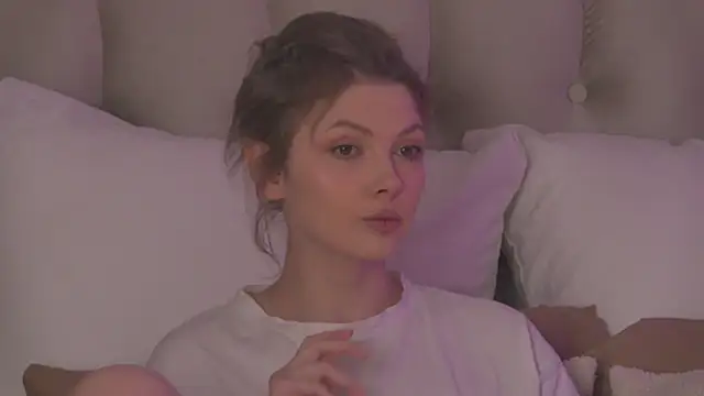 miamunn online show from April 18, 9:04 pm