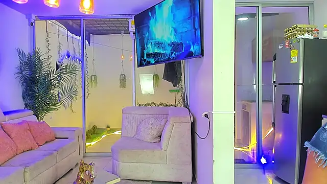 stangirls  online show from April 14, 9:37 pm