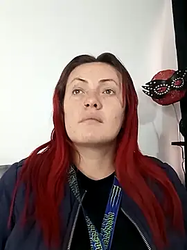 carolinhe  online show from September 29, 7:30 pm