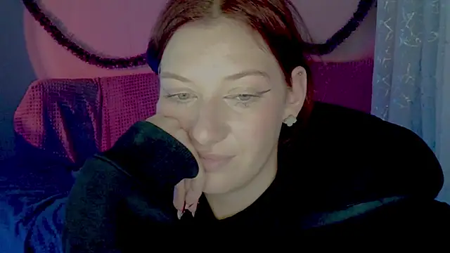 Lily Ember online show from January 16, 8:05 pm