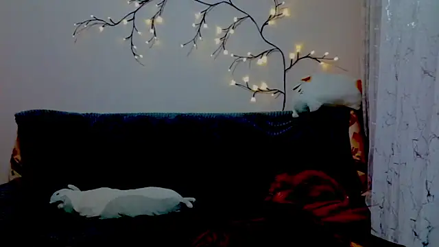 Lily Ember online show from February 5, 7:28 pm