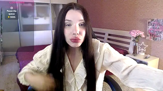 Cassie Pinkkk online show from March 13, 3:13 pm