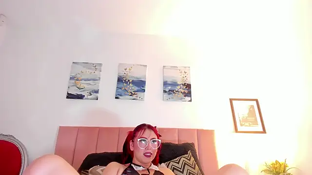 Maddy Mills online show from March 18, 7:19 pm