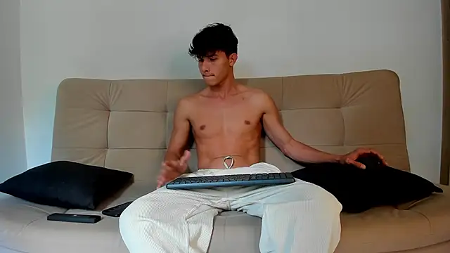 2Amateur Guys online show from March 22, 8:15 pm