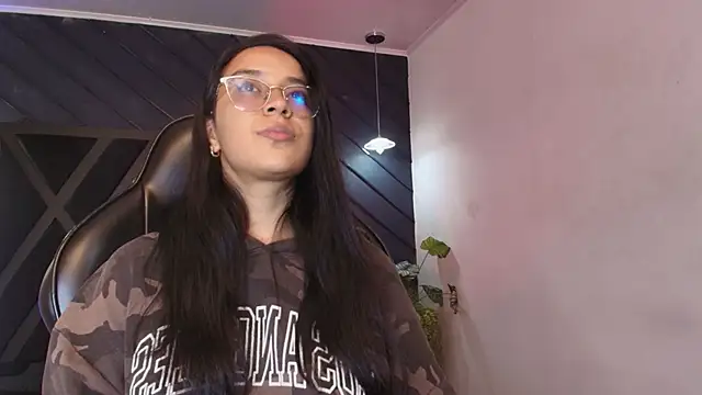 zoe martins  online show from March 25, 5:27 pm