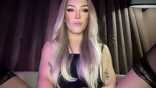 Alicegreenexx online show from August 4, 9:32 pm