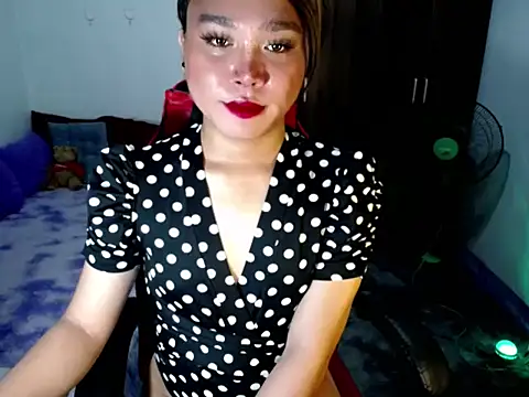 Urassiansweetcummer online show from April 12, 2:47 am