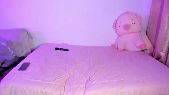 Shophie thoopson online show from March 19, 6:40 am