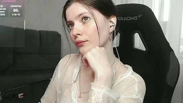 cute elfy  online show from March 11, 3:36 pm