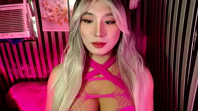 UrhotlucyTS online show from April 7, 6:04 am