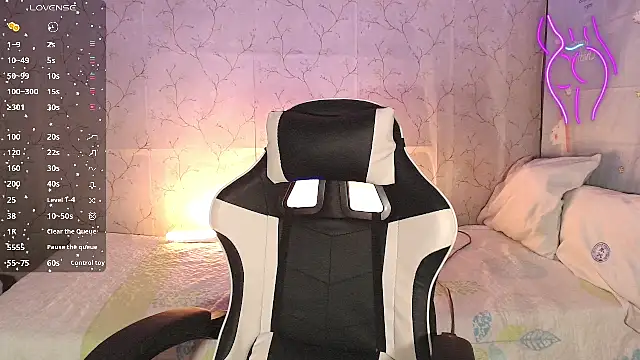 TssluttyNikka online show from March 29, 8:19 pm