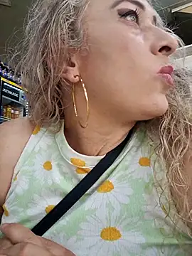 sofiacurvy 45 online show from May 6, 6:01 pm