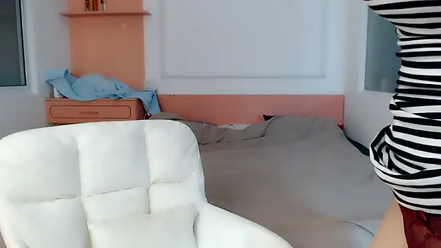 Cam-Ly online show from August 9, 2:53 pm