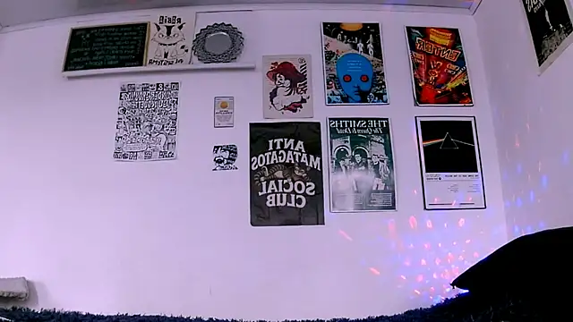 plutonbluemooon333 online show from July 16, 9:41 pm