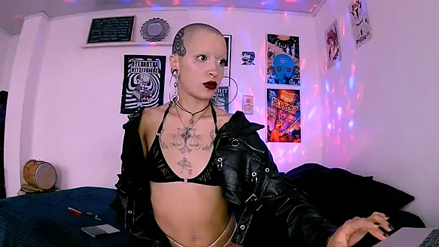 plutonbluemooon333 online show from April 4, 10:30 pm