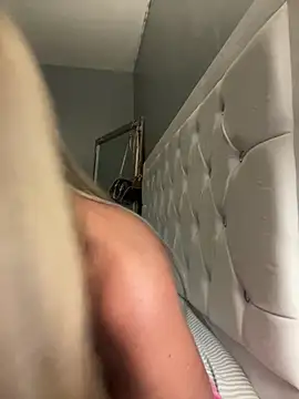 EllieMaeBaby online show from December 17, 12:49 am