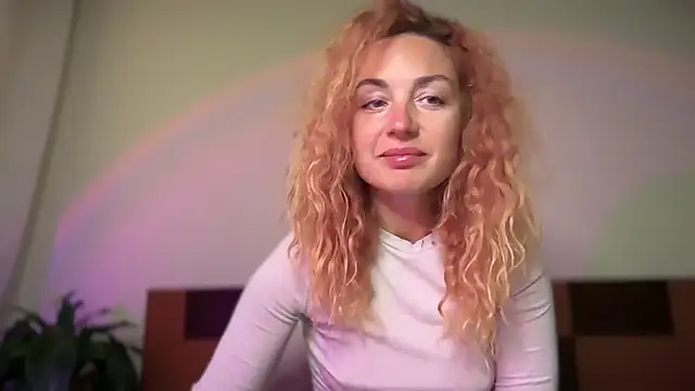 Reddgiirl online show from April 13, 4:30 pm