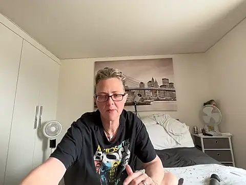 Curvy-Jinx online show from May 29, 1:53 pm