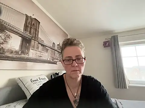 Curvy-Jinx online show from March 10, 8:29 am