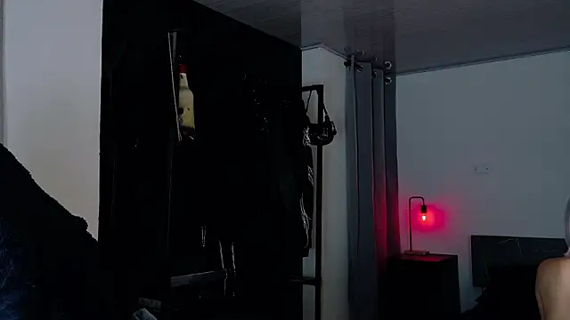 Angelabl0odborne online show from March 11, 7:05 pm