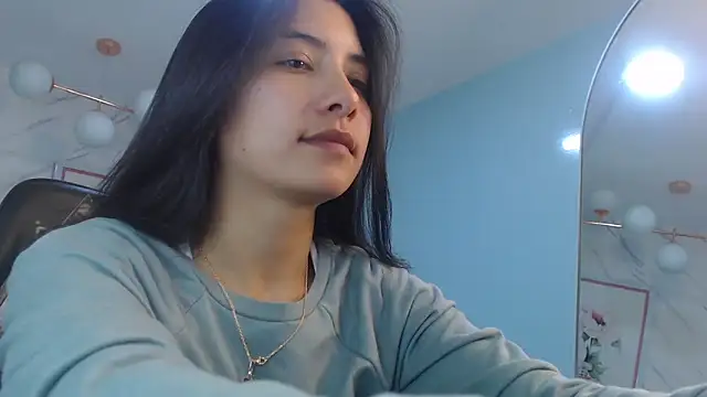 victoria hernandez t  online show from April 8, 1:13 pm