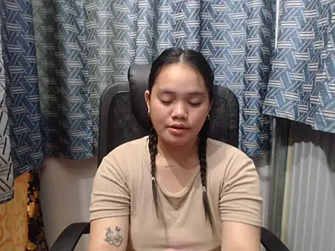 prettykrysgirl online show from August 8, 7:27 am