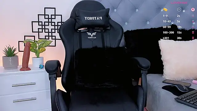 jazlyn G online show from April 22, 5:48 am