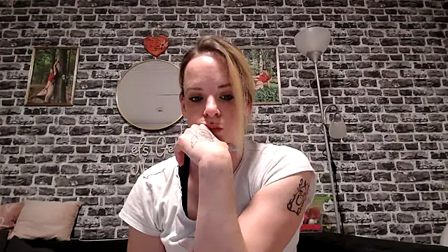 SexyMilf 37 online show from April 23, 8:11 pm