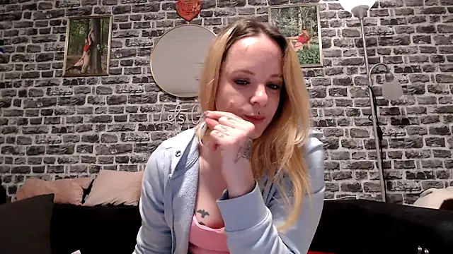 SexyMilf 37 online show from April 25, 8:50 pm