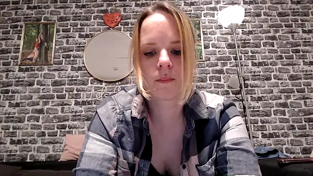 SexyMilf 37 online show from April 18, 8:42 pm