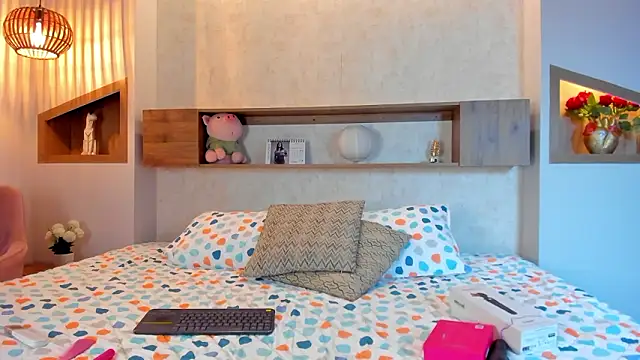 Emilly Beaumont online show from March 24, 1:38 pm