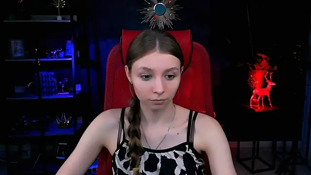 JulieDaniel online show from April 10, 9:04 am