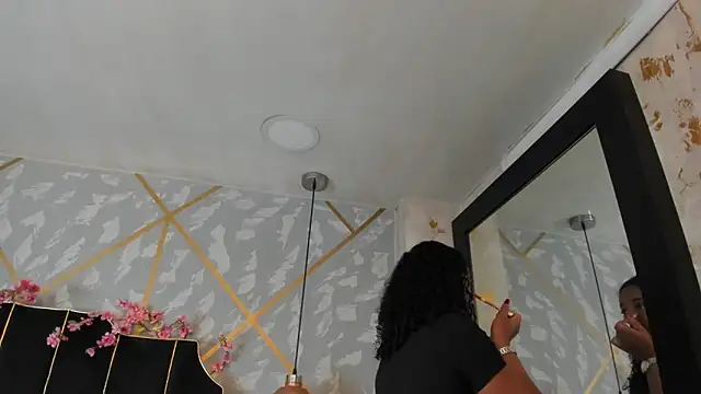 LisaMendez online show from April 15, 4:02 am