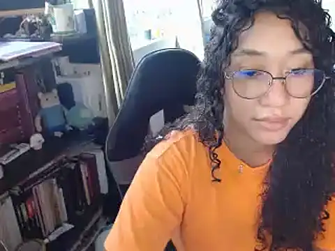 clitia xx online show from March 31, 10:10 pm