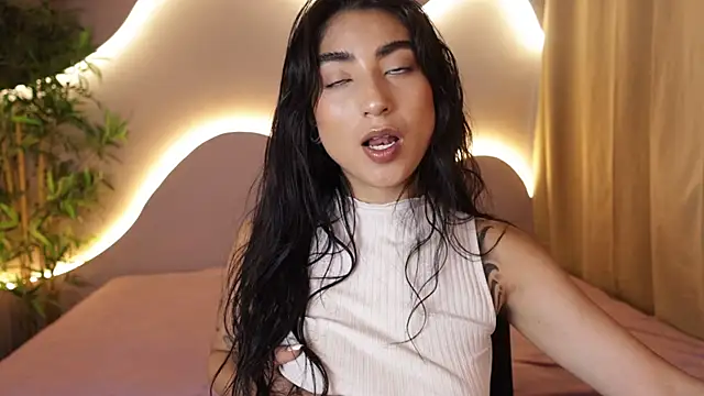 Emma and Issac online show from March 16, 8:24 pm