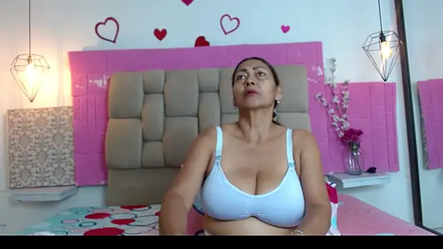 Damary Leon online show from April 16, 7:02 pm